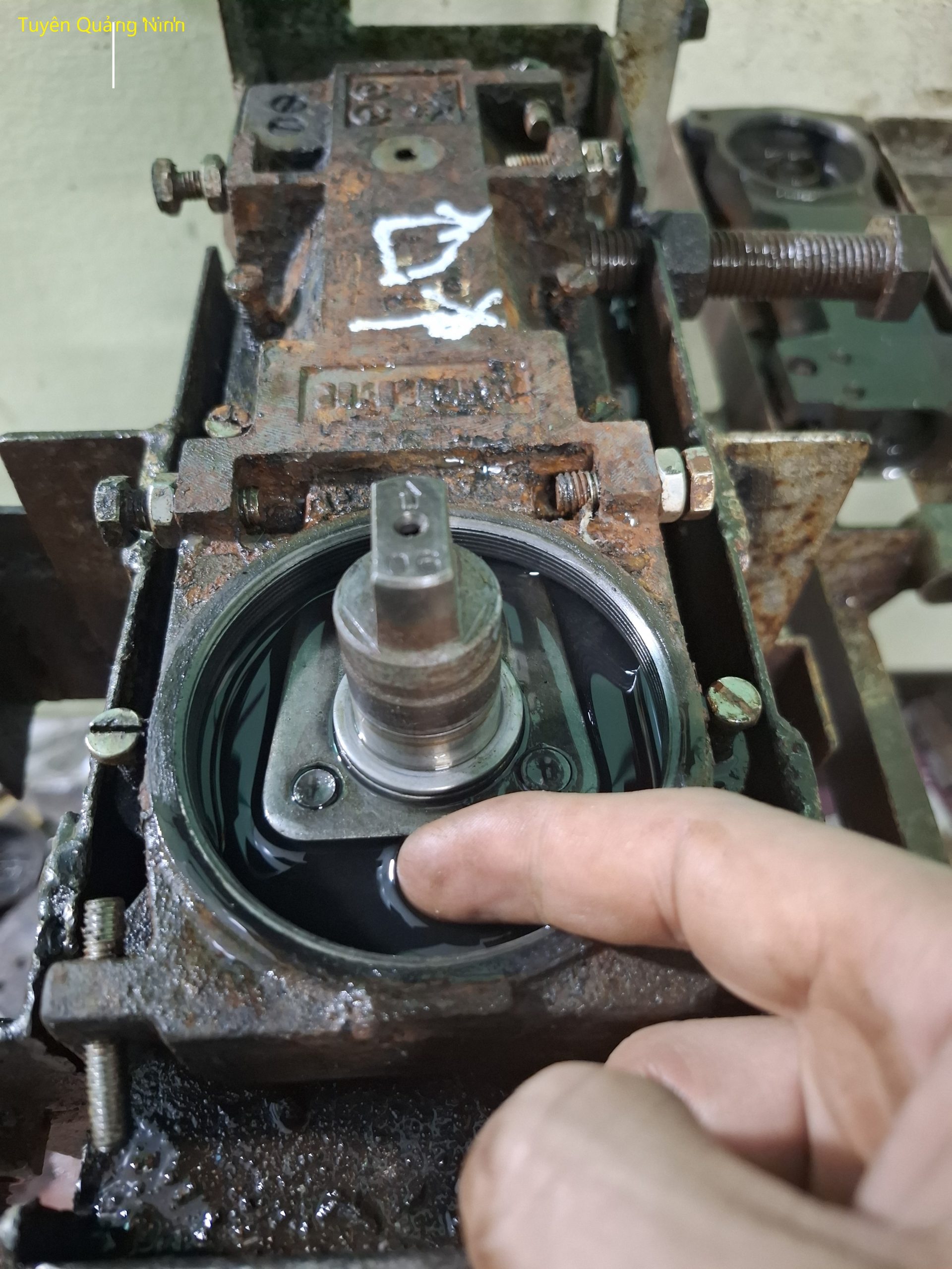 sửa bản lề thủy lực